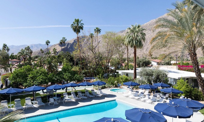 Downtown Palm Springs Hotel | Holiday House Palm Springs