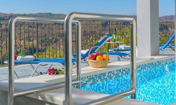 Pican Casa | Holiday House Panorama with shared pool/Apartment A2
