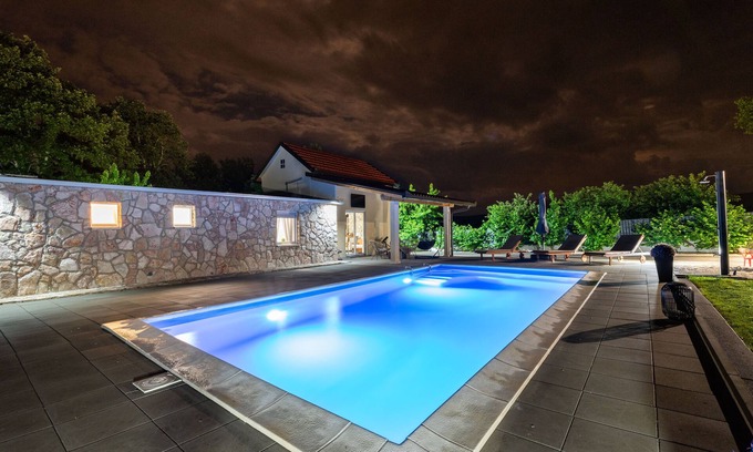 Siroki Brijeg Casa | Holiday house with heated pool