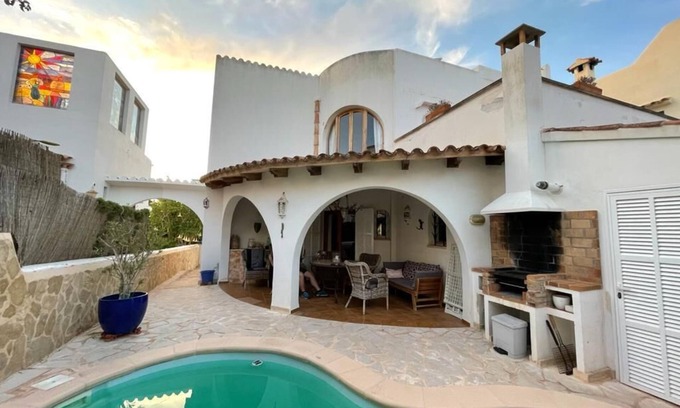Cala Santany Casa | Casa de vacaciones con piscina en Cala Santanyi, cerca de la playa, adecuada para sillas de ruedas