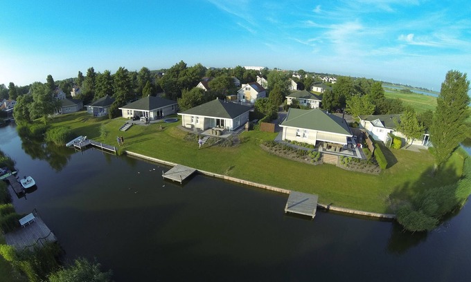Makkum Casa | Casa vacacional con embarcadero, internet, TV digital, sauna.
