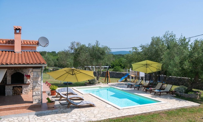 Rakalj Casa | Casa de vacaciones con piscina privada en una zona tranquila, pueblo Rakalj