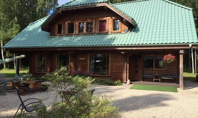 Lauci Casa | ¡Casa de vacaciones con piscina y sauna en la costa báltica letona!