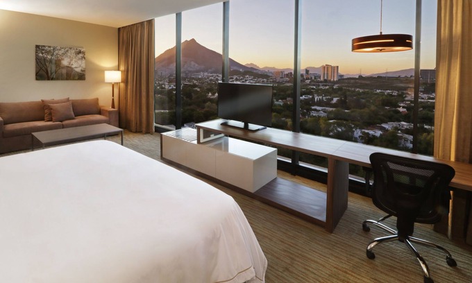 San Pedro Garza García Hotel | Holiday Inn Express & Suites Monterrey Valle by IHG