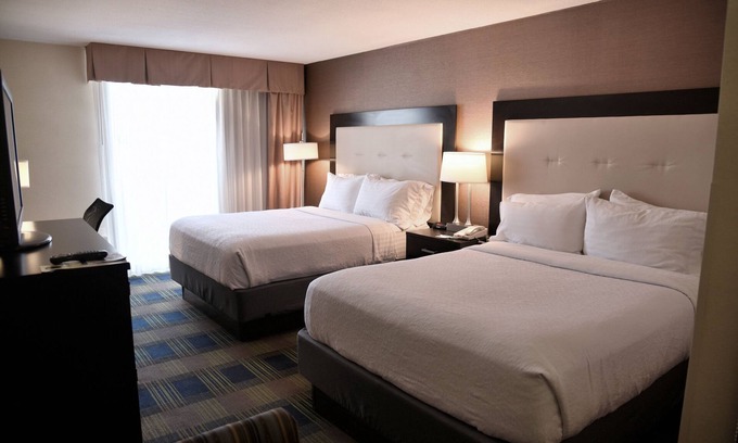 Fairlawn Hotel | Holiday Inn Akron West - Fairlawn by IHG