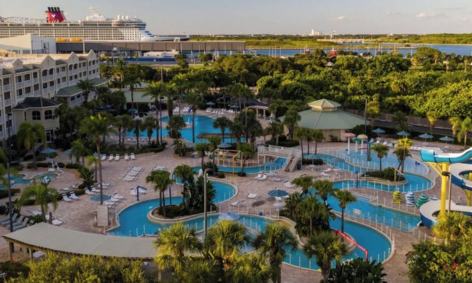 Port Canaveral Complejo | Holiday Inn Cape Canaveral Beach Resort - Two-Bedroom Villa