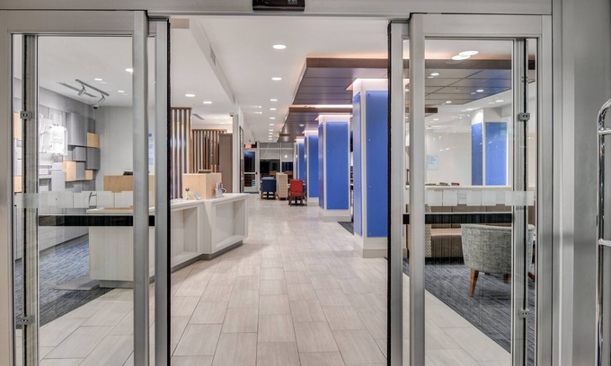 Fort Walton Beach Hotel | Holiday Inn Express Fort Walton Beach Central by IHG