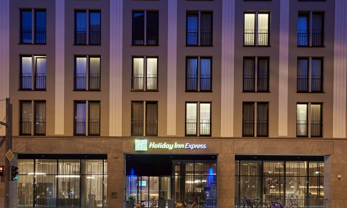 Mitte Hotel | Holiday Inn Express Berlin - Alexanderplatz by IHG