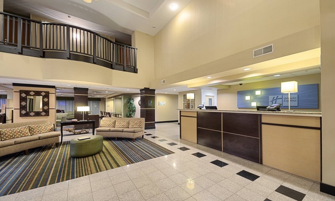 Bloomington Hotel | Holiday Inn Express Bloomington West by IHG