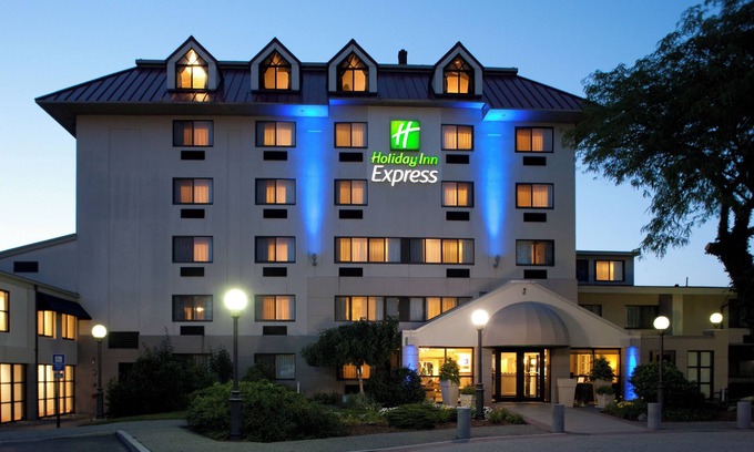 Piety Corner Hotel | Holiday Inn Express Boston - Waltham by IHG