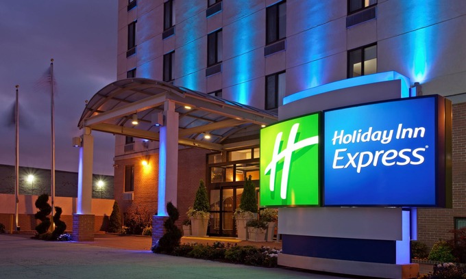 Gowanus Hotel | Holiday Inn Express Brooklyn, an IHG Hotel