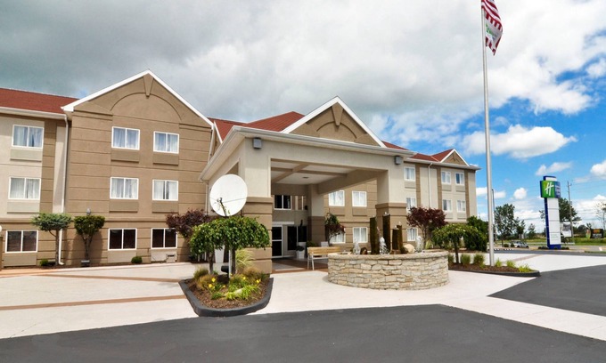 Gypsum Hotel | Holiday Inn Express Hotel & Stes Port Clinton-Catawba Island by IHG