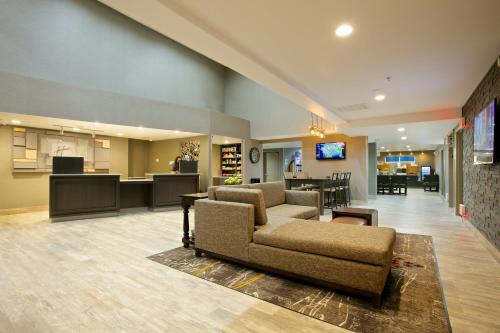 Paso Robles Hotel | Holiday Inn Express Hotel & Suites - Paso Robles by IHG