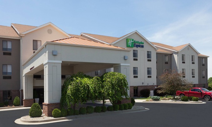 Brookville Hotel | Holiday Inn Express Hotel & Suites Dayton West - Brookville by IHG