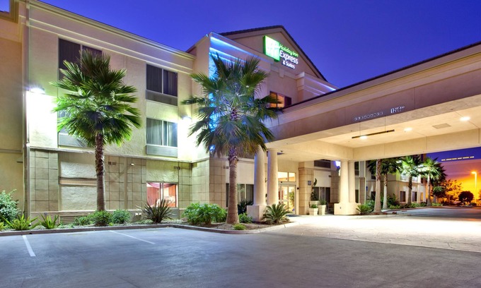 Otay Mesa Hotel | Holiday Inn Express Hotel & Suites San Diego Otay Mesa by IHG