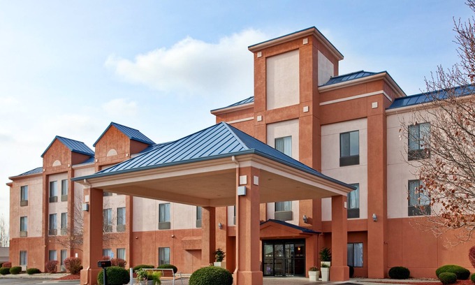 Lansing Hotel | Holiday Inn Express Hotel & Suites Lansing-Leavenworth, an IHG Hotel