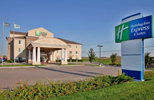 Wichita Hotel | Holiday Inn Express Hotel & Suites Wichita Airport by IHG