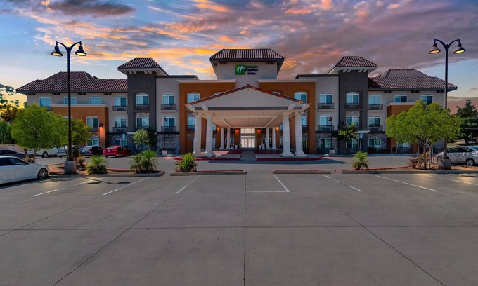 Banning Hotel | Holiday Inn Express Hotel & Suites Banning by IHG