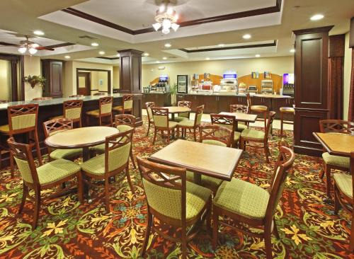 Henderson Hotel | Holiday Inn Express Hotel & Suites Henderson - Traffic Star by IHG