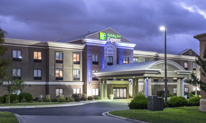 I-435 West KC-KS Hotel | Holiday Inn Express Kansas City - at the Legends by IHG
