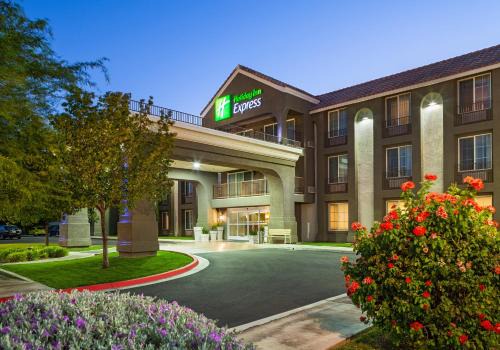 Lancaster Hotel | Holiday Inn Express Lancaster by IHG