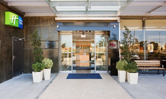 Paco De Arcos Hotel | Holiday Inn Express Lisbon - Oeiras by IHG