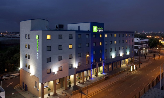 East Acton Hotel | Holiday Inn Express London - Park Royal by IHG