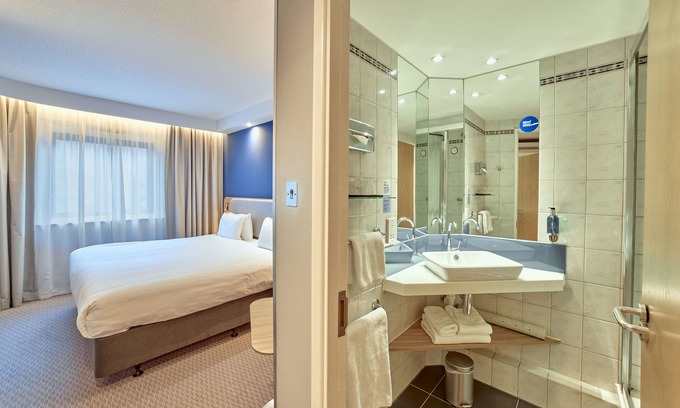 Stratford and New Town Hotel | Holiday Inn Express London - Stratford by IHG