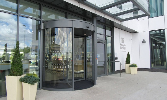 Trafford Hotel | Holiday Inn Express Manchester - Trafford City by IHG