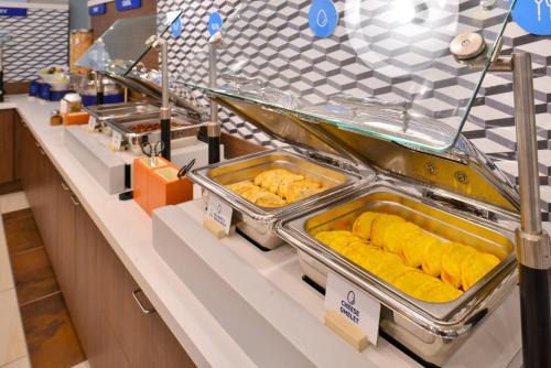 Ludlam Hotel | Holiday Inn Express Miami Airport-Blue Lagoon Area by IHG