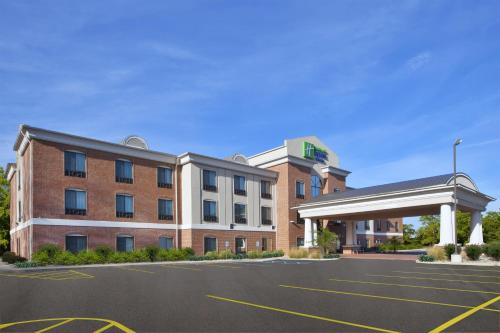 Niles Hotel | Holiday Inn Express Niles by IHG