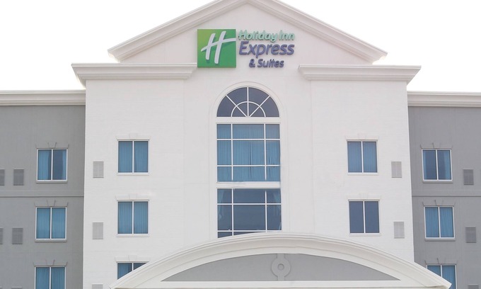 Columbia Hotel | Holiday Inn Express & Suites Columbia-Fort Jackson by IHG