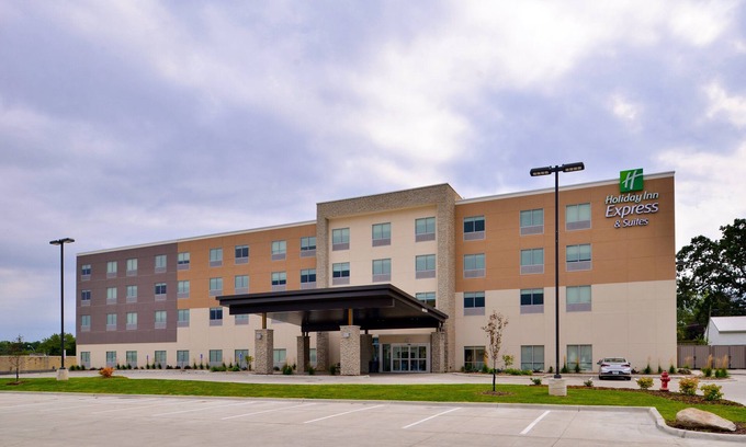Ottumwa Hotel | Holiday Inn Express & Suites Ottumwa by IHG