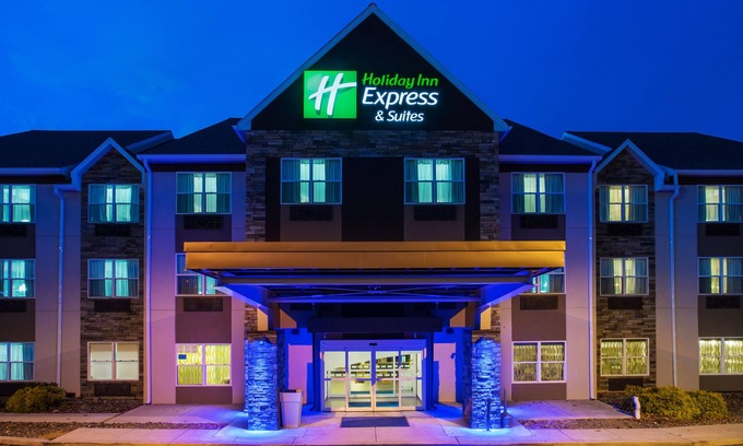 Wyomissing Hotel | Holiday Inn Express & Suites Wyomissing by IHG