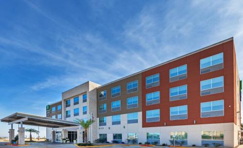 Brenham Hotel | Holiday Inn Express & Suites - Brenham South by IHG