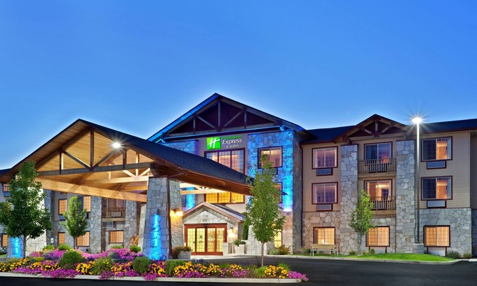 Cheney Hotel | Holiday Inn Express & Suites Cheney by IHG