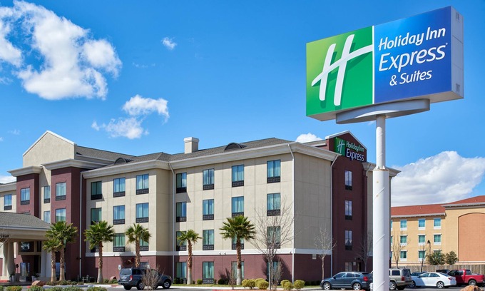Biggs Field Hotel | Holiday Inn Express & Suites El Paso Airport Area by IHG