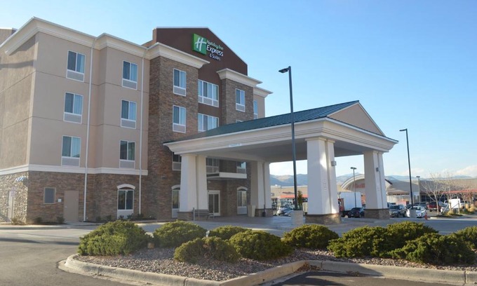 Golden Hotel | Holiday Inn Express & Suites Golden by IHG