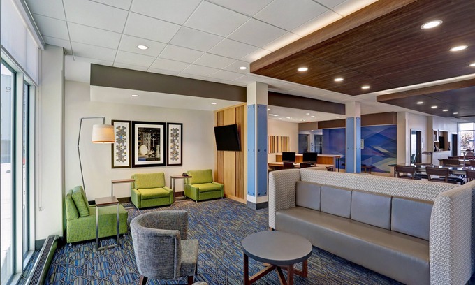 Lenexa Hotel | Holiday Inn Express & Suites Lenexa - Overland Park Area by IHG