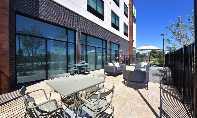 Spring Hotel | Holiday Inn Express & Suites Woodlands Area by IHG