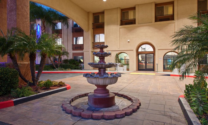 Temecula Hotel | Holiday Inn Express Temecula by IHG