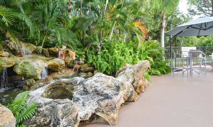 Bonita Springs Hotel | Holiday Inn Express & Suites Naples North - Bonita Springs by IHG