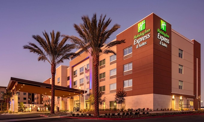 Moreno Valley Hotel | Holiday Inn Express & Suites Moreno Valley - Riverside by IHG