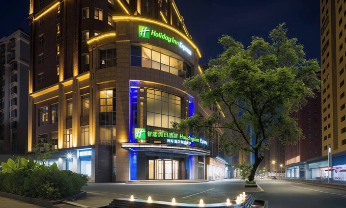 Xiangzhou District Hotel | Atour Light