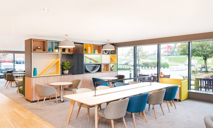 Luton Hotel | Holiday Inn London - Luton Airport by IHG