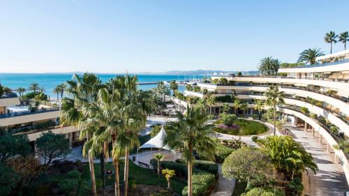 Saint-Laurent-du-Var Hotel | Holiday Inn Nice - Port St Laurent by IHG