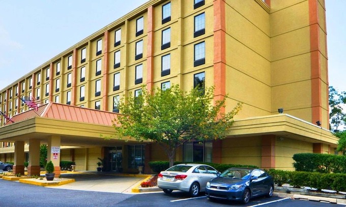 Towson Hotel | Holiday Inn Express Towson - Baltimore North, an IHG Hotel