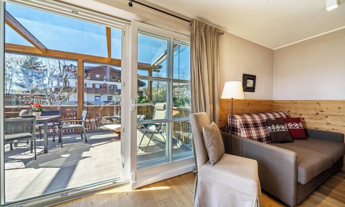 Verano Apartamento | Apartamento vacacional 'Alber - Hias' con terraza privada y Wi-Fi