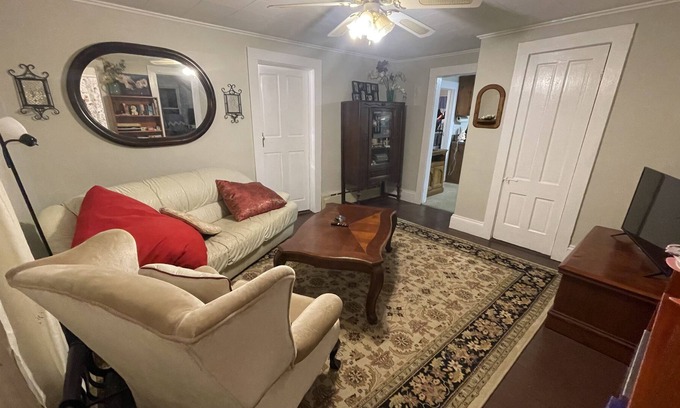 South Willington Apartamento | Holiday lodging by Uconn - pet friendly