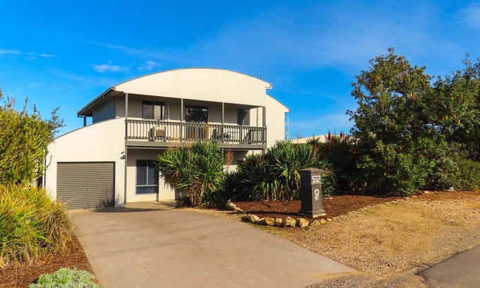 Middleton Casa | Holiday on Hero, Dog Friendly, outdoor SPA, 3 mins walk to the beach, fast Wifi